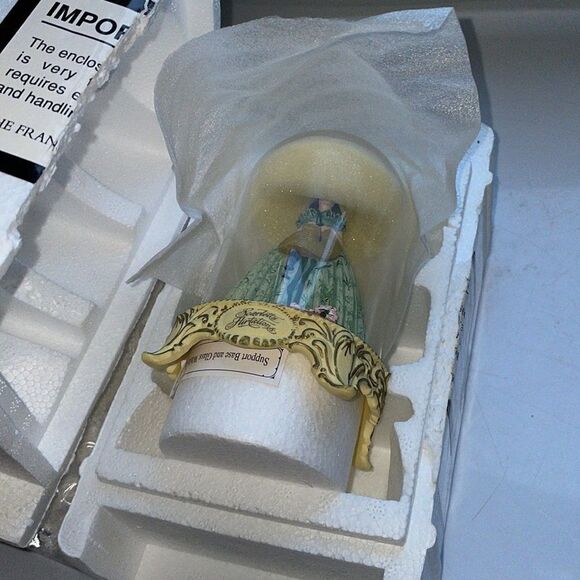 New in box The Franklin Mint Scarlett’s Flirtations Gone With The Wind figurine - Picture 6 of 8